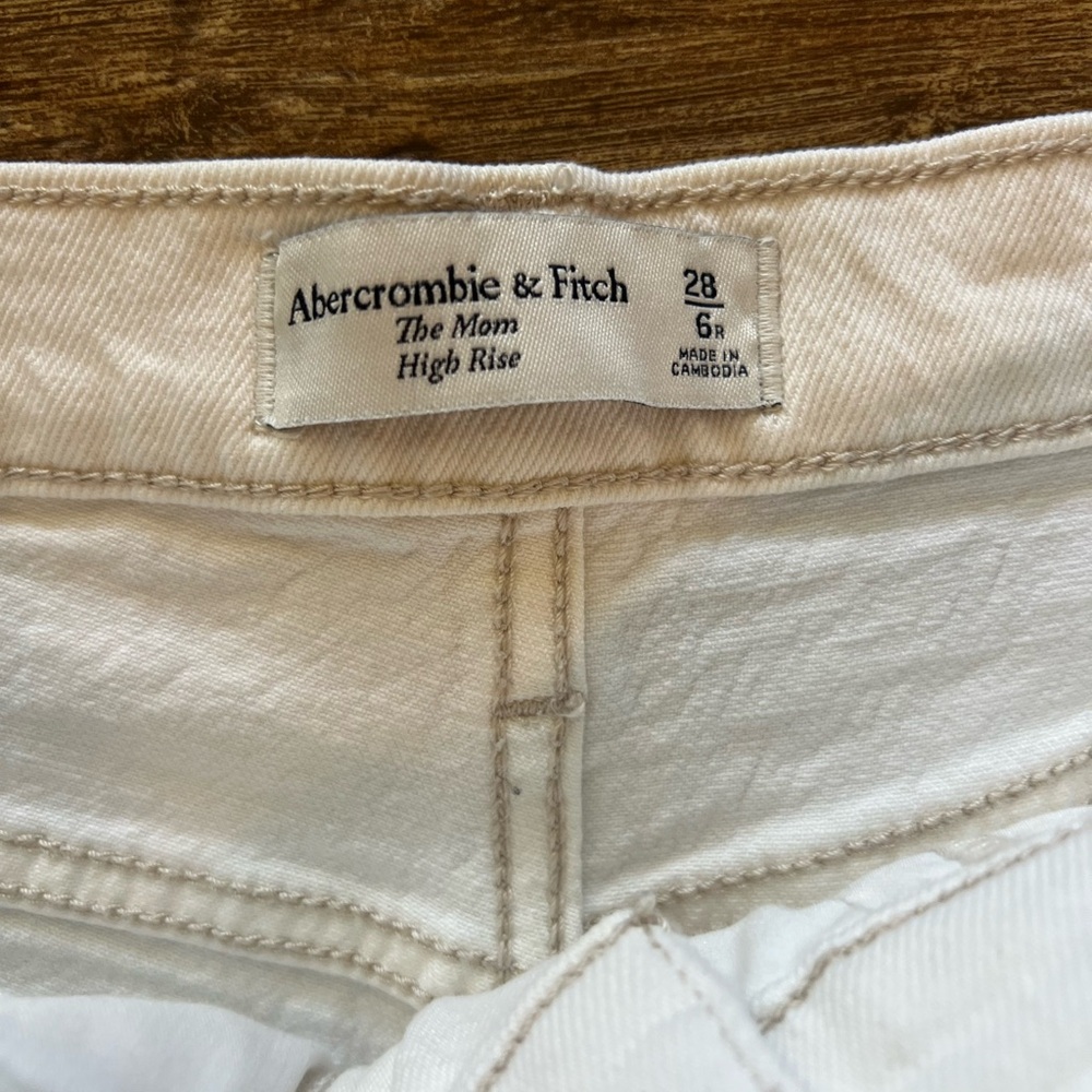 Abercrombie & Fitch The Mom High Rise Jeans - Picture 3 of 3